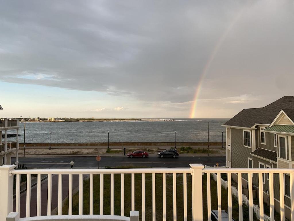 3 Bedroom Atlantic House Steps From Boardwalk, Beach, Shopping , Nightlife. Holiday home Atlantic City