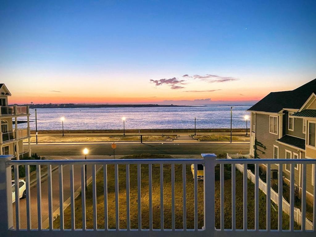 3 Bedroom Atlantic House Steps From Boardwalk, Beach, Shopping , Nightlife. Holiday home Atlantic City