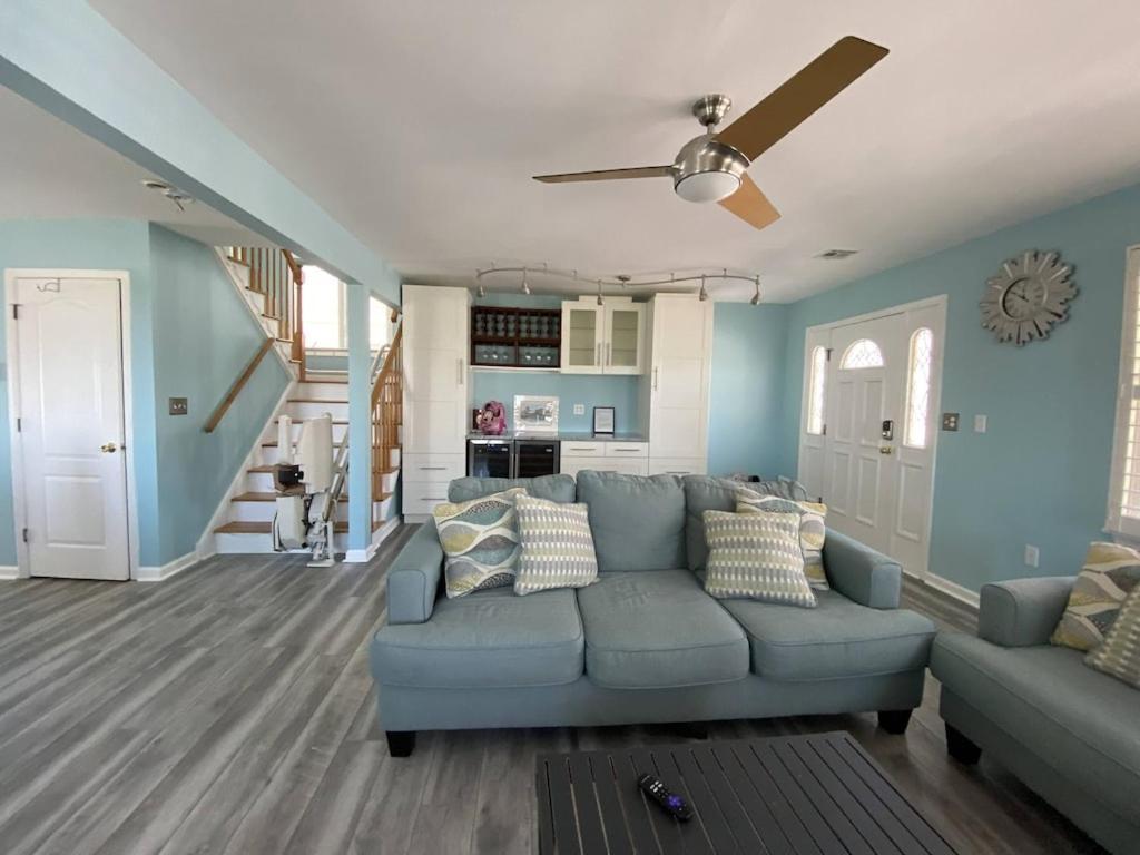 3 Bedroom Atlantic House Steps From Boardwalk, Beach, Shopping , Nightlife. Atlantic City