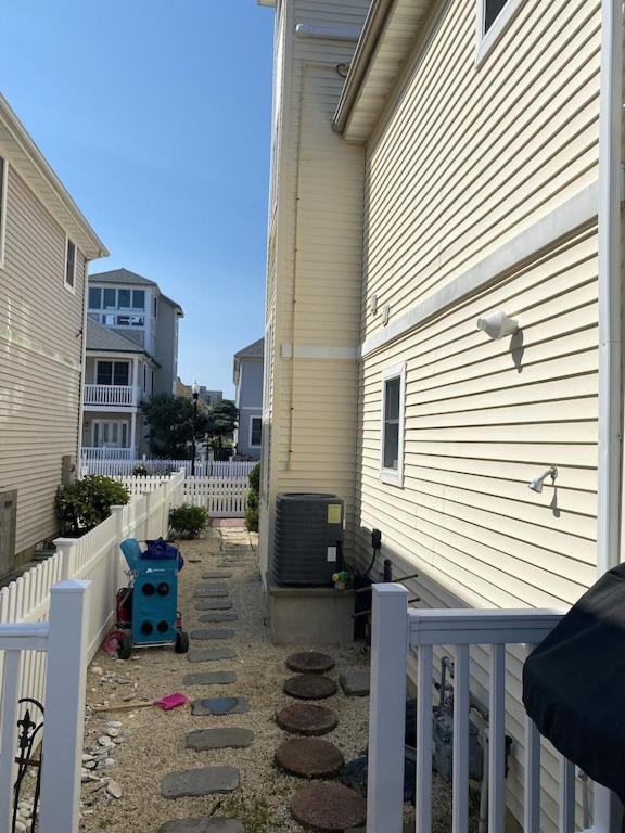 3 Bedroom Atlantic House Steps From Boardwalk, Beach, Shopping , Nightlife. Atlantic City