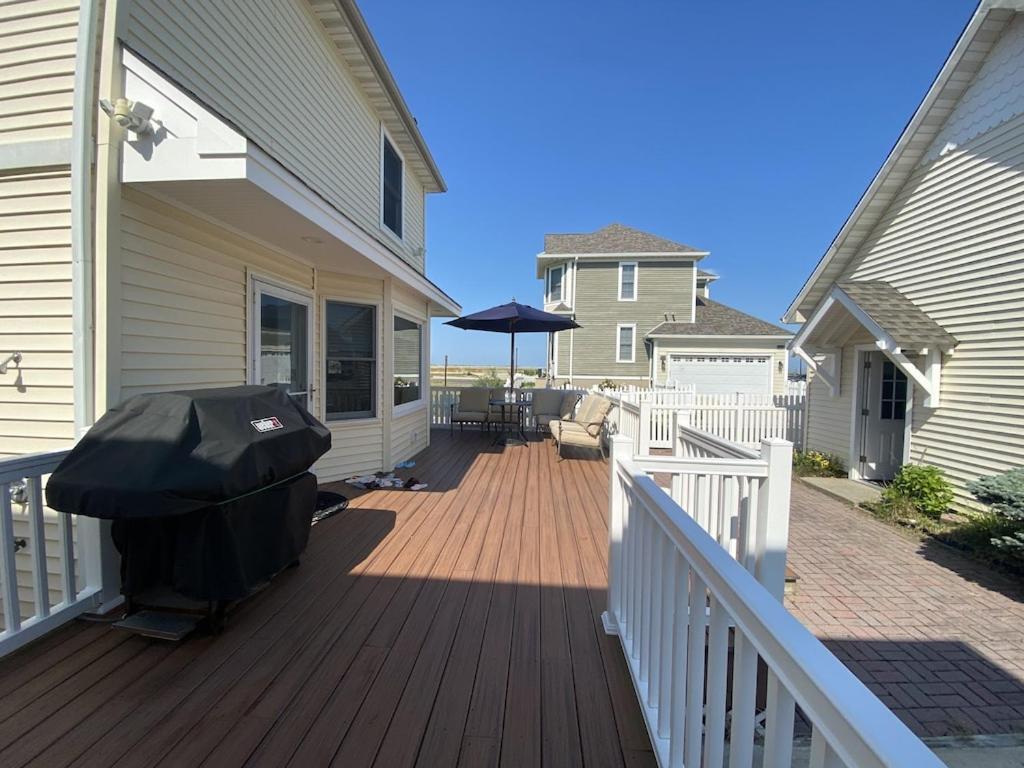 Holiday home 3 Bedroom Atlantic House Steps From Boardwalk, Beach, Shopping , Nightlife. Atlantic City